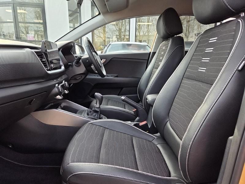 Used Kia Stonic GT-Line 100 HP (73 kW) 2024 Yellow SUV