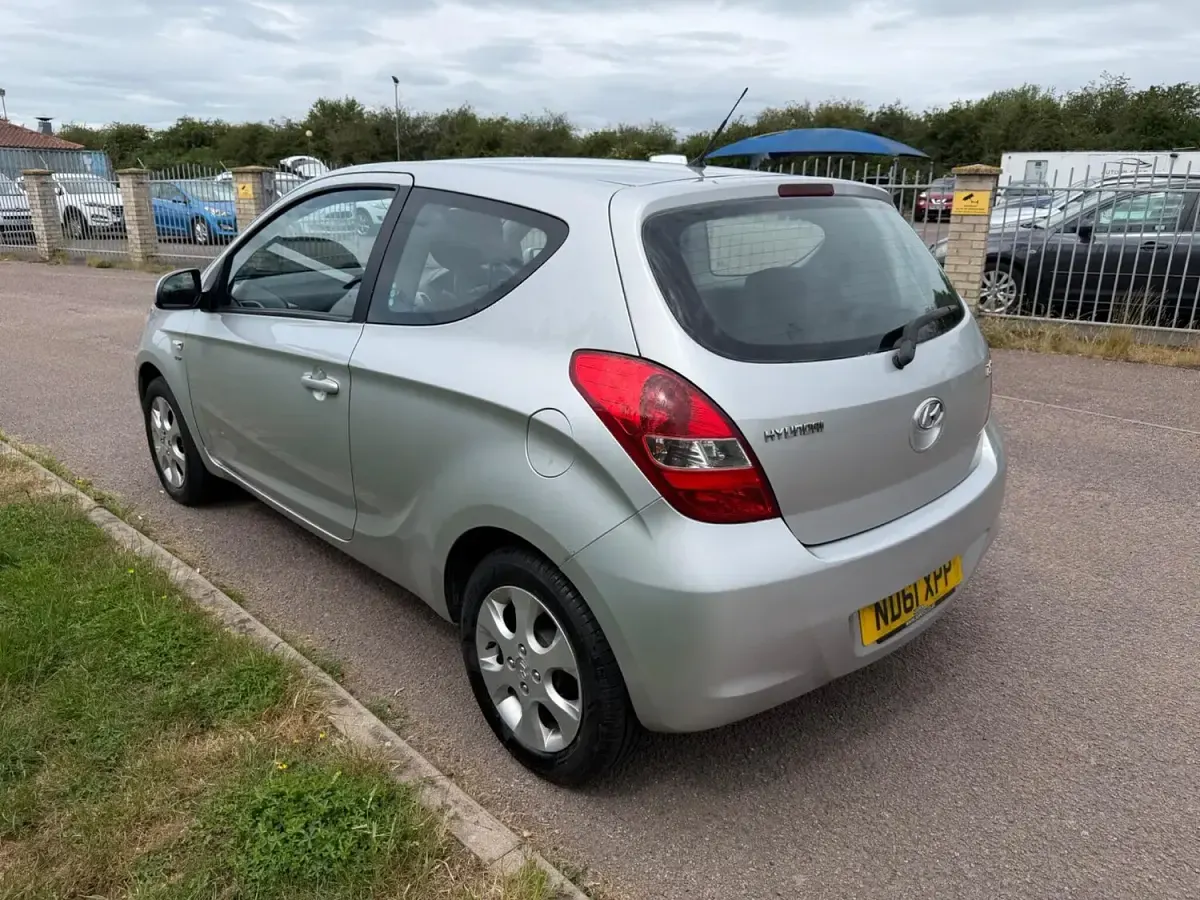Used Hyundai i20 Comfort 2011 Silver Hatchback