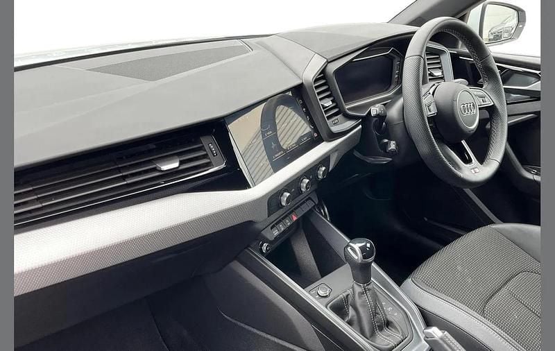 Used Audi A1 S-Line 147 HP (108 kW) 2024 White SUV