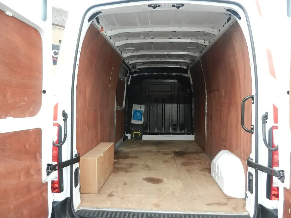 Used Vauxhall Movano 135 HP (99 kW) 2021 White MPV