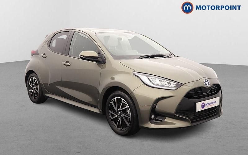 Used 2025 Toyota Yaris Hybrid Design Hatchback | £17,099 (Super price) - Image 1/4