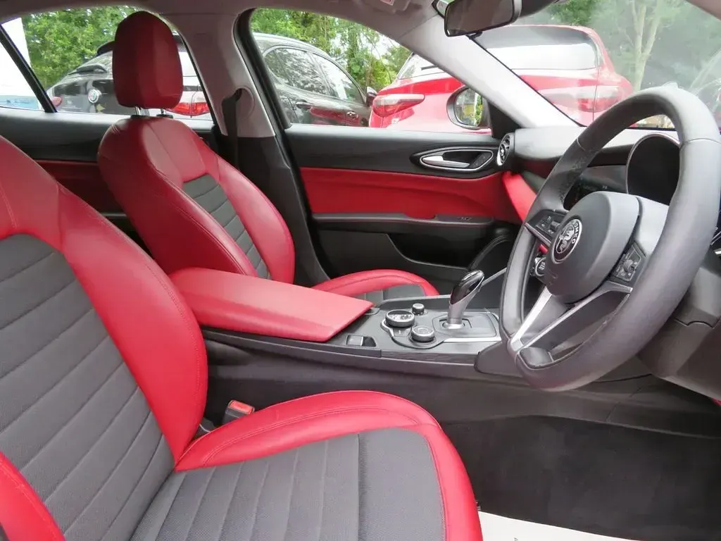 Used Alfa Romeo Giulia Super 280 HP (205 kW) 2017 Red Sedan