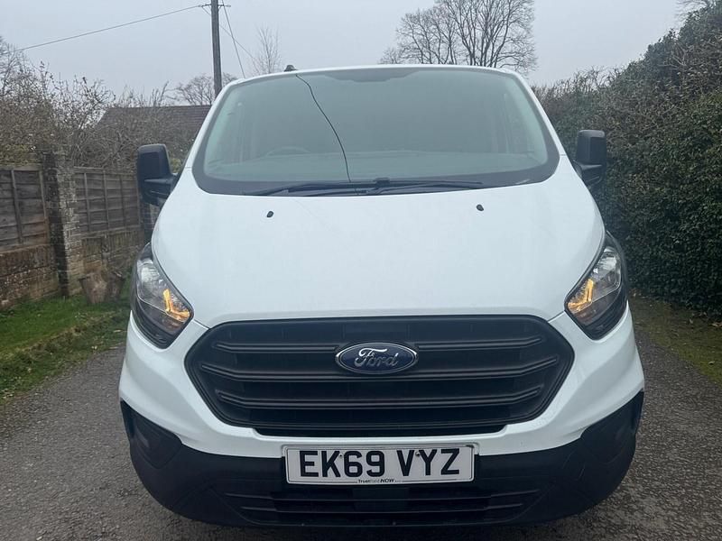 Used Ford Transit Custom 105 HP (77 kW) 2019 White Van