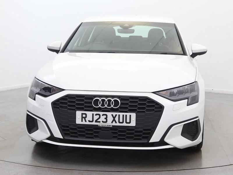 Usado Audi A3 Comfort 110 CV (80 kW) 2023 Blanco Berlina