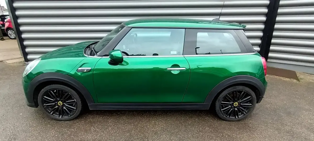 Begagnad Mini Cooper S Hatch 135 kW (184 HK) 2022 Grön Halvkombi