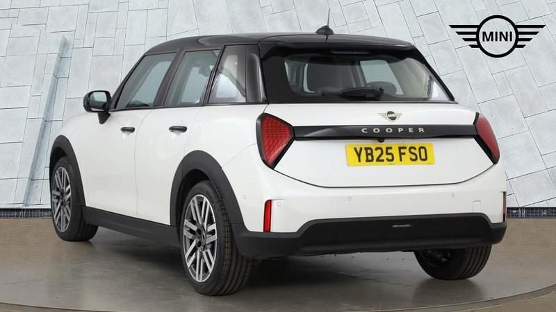 Used Mini Cooper Hatch 113 kW (154 HP) 2025 White Hatchback