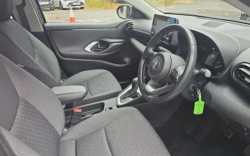 Used Toyota Yaris Play 116 HP (85 kW) 2023 Silver Hatchback