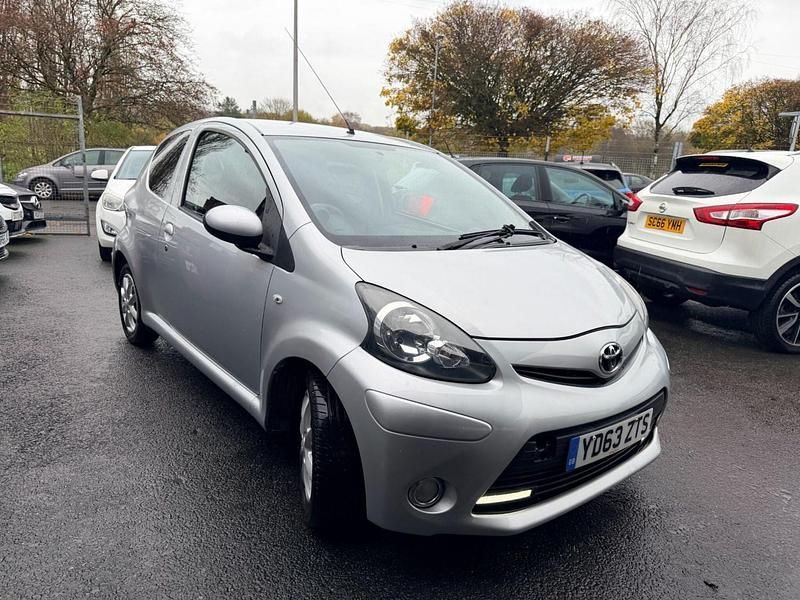 Begagnad Toyota Aygo 2013 Silver Halvkombi