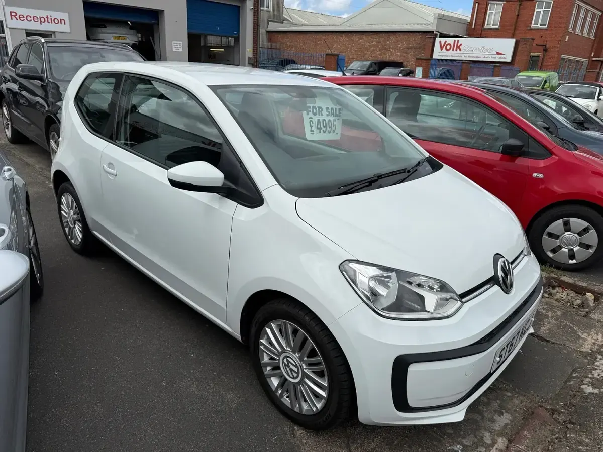 Used VW up! move up! 60 HP (44 kW) 2017 White Hatchback