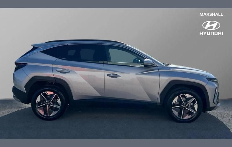 Usado Hyundai Tucson Premium 211 HP (155 kW) 2025 Prateado SUV