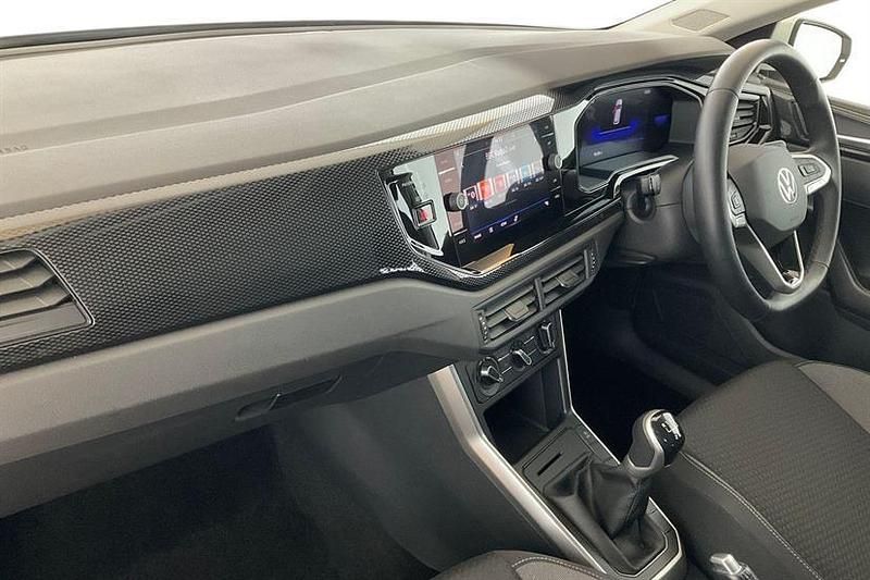 Used VW Polo Life 80 HP (58 kW) 2023 Pure white Hatchback