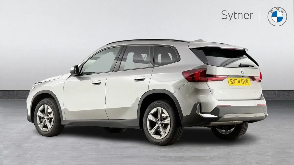 Usado BMW X1 Sport Line 168 CV (123 kW) 2024 Plateado SUV