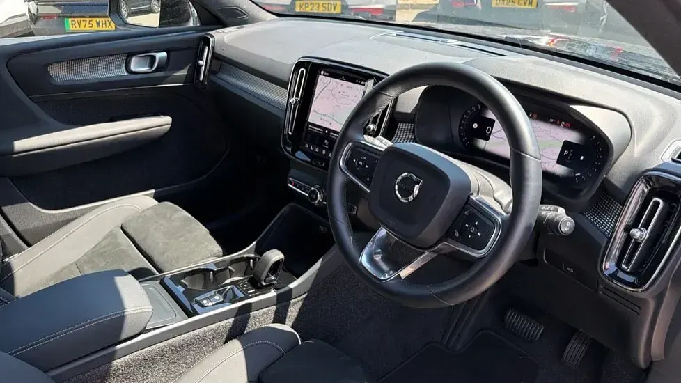 Used Volvo XC40 Plus 194 HP (142 kW) 2025 Black SUV