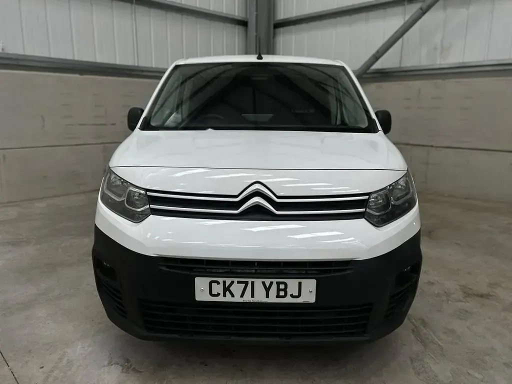 Used Citroën Berlingo 75 HP (55 kW) 2021 White MPV