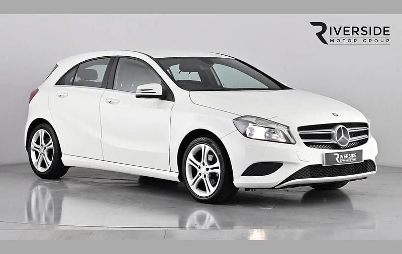 Polar white Used 2015 Mercedes A180 Sport Edition Hatchback | £7,895 (Good price) - Image 1/4
