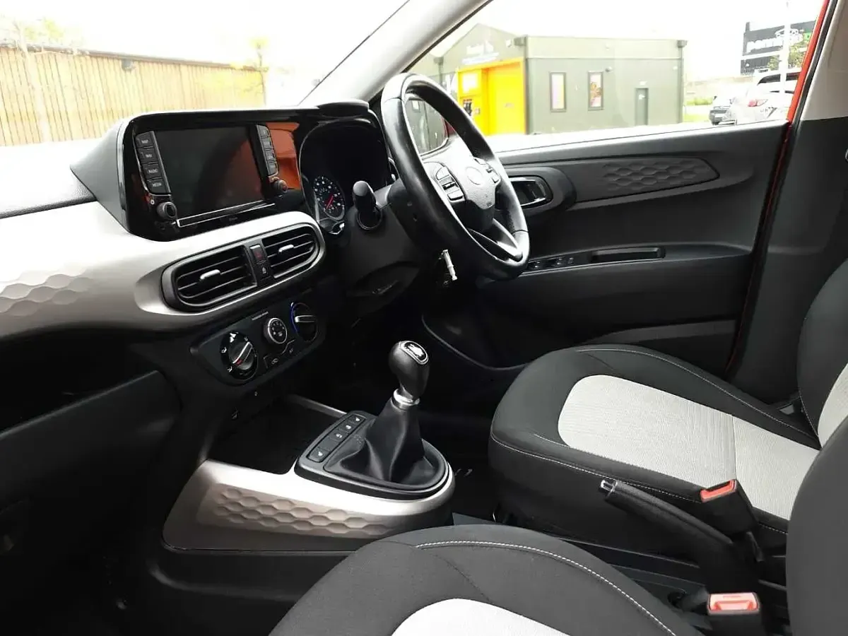Used Hyundai i10 Premium 84 HP (61 kW) 2020 Red Hatchback