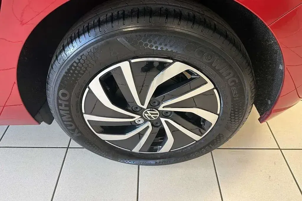 Usado VW Polo Life 95 HP (69 kW) 2023 Vermelho Citadino