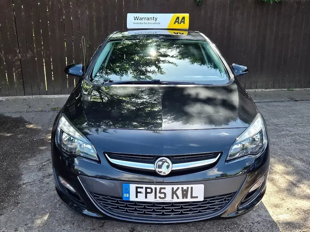 Used Vauxhall Astra Excite 115 HP (84 kW) 2015 Black Hatchback
