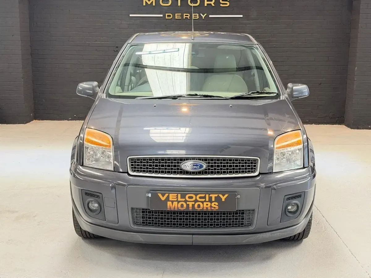 Used Ford Fusion 101 HP (74 kW) 2009 Grey Hatchback