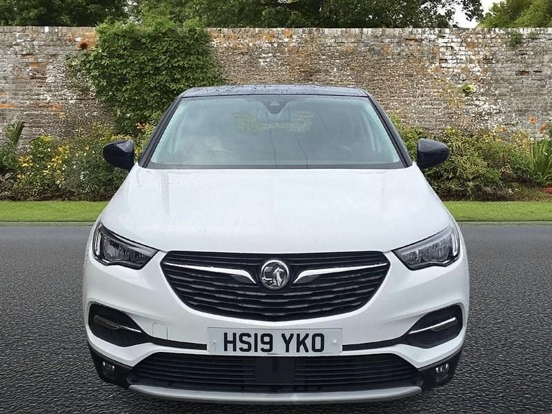Used Vauxhall Grandland X Sport 130 HP (95 kW) 2019 White SUV
