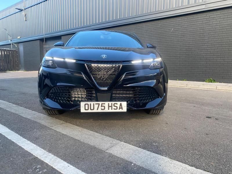New Alfa Romeo Junior 134 HP (98 kW) 2025 Volcano black SUV
