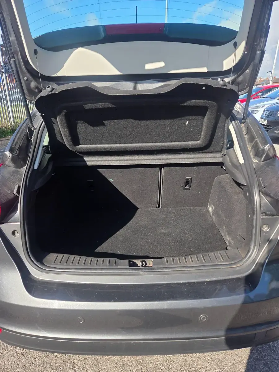 Begagnad Ford Focus Titanium 120 HK (88 kW) 2016 Grå Halvkombi