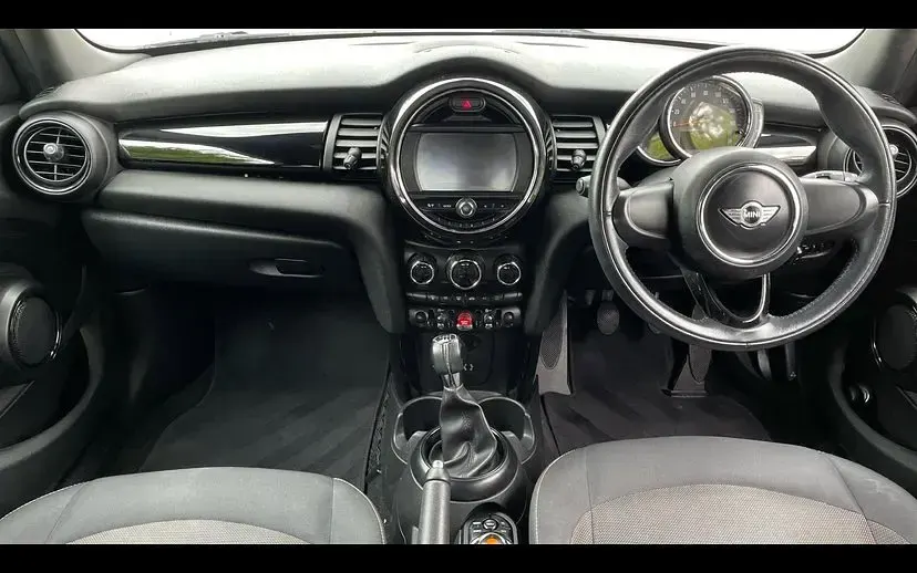 Used Mini Cooper Hatch 134 HP (98 kW) 2017 White Hatchback