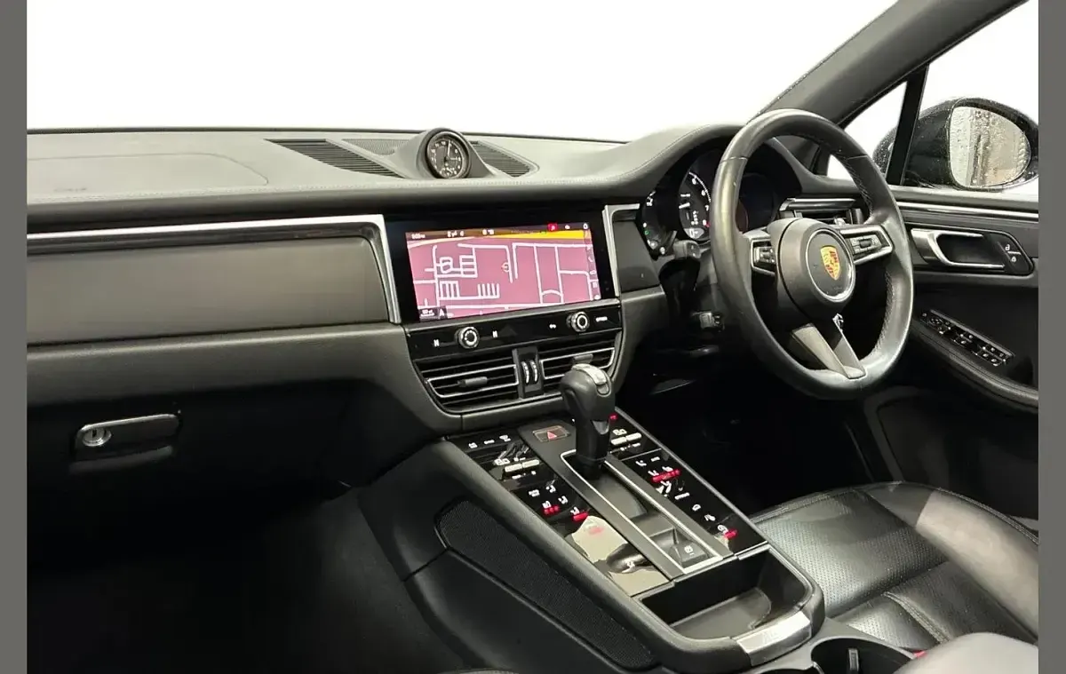 Used Porsche Macan 261 HP (191 kW) 2023 Black SUV