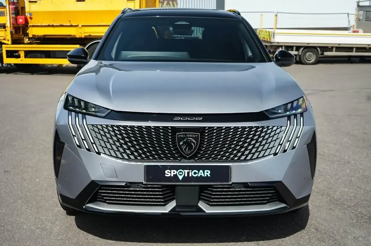 Usado Peugeot 5008 GT 154 kW (210 CV) 2024 Gris SUV