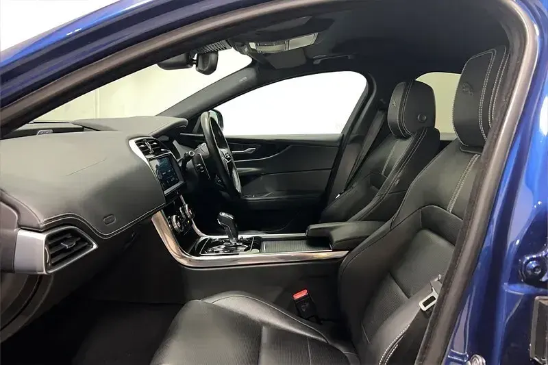 Used Jaguar XE R-Dynamic 201 HP (147 kW) 2021 Blue Sedan
