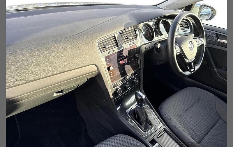 Used VW Golf VII SE 130 HP (95 kW) 2019 Silver Hatchback