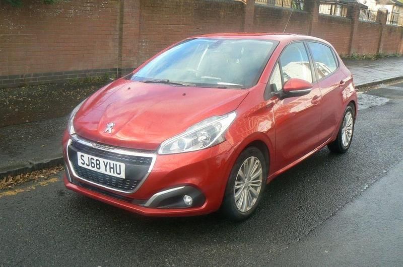 Red Used 2018 Peugeot 208 Signature Sky Hatchback | £5,495 (Good price) - Image 1/4