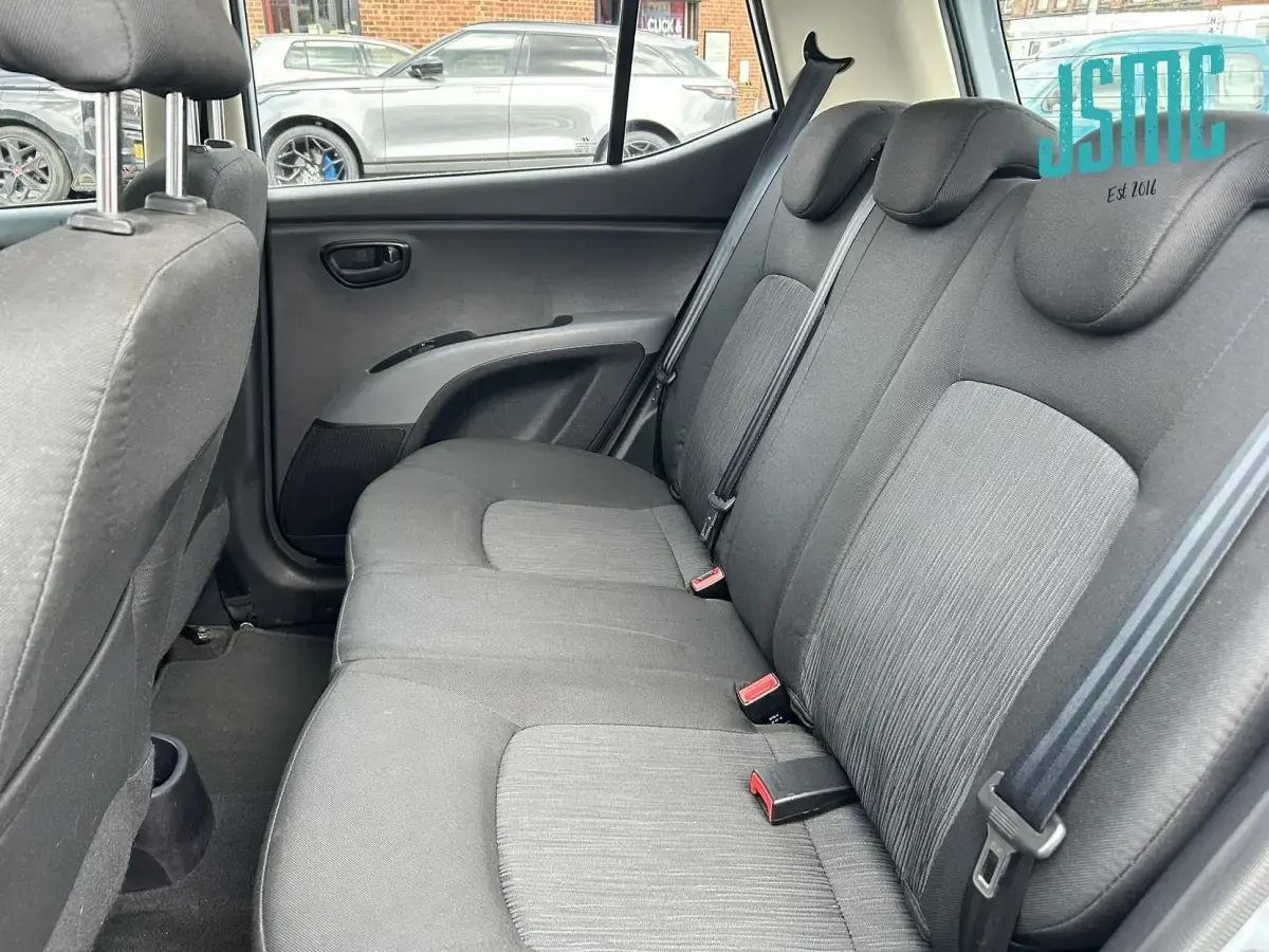 Used Hyundai i10 Active 86 HP (63 kW) 2012 Silver Hatchback