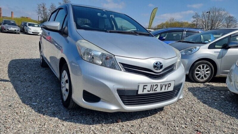 Silver Used 2012 Toyota Yaris Hatchback | £5,795 (Fair price) - Image 1/4