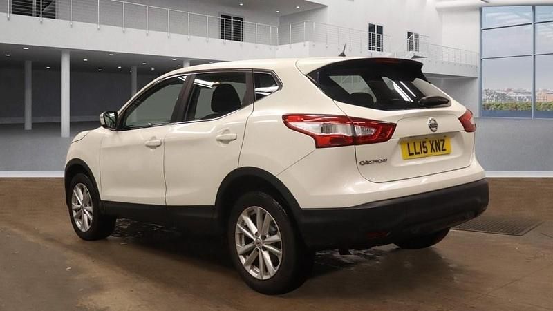 Used Nissan Qashqai Acenta 2015 Pure white SUV