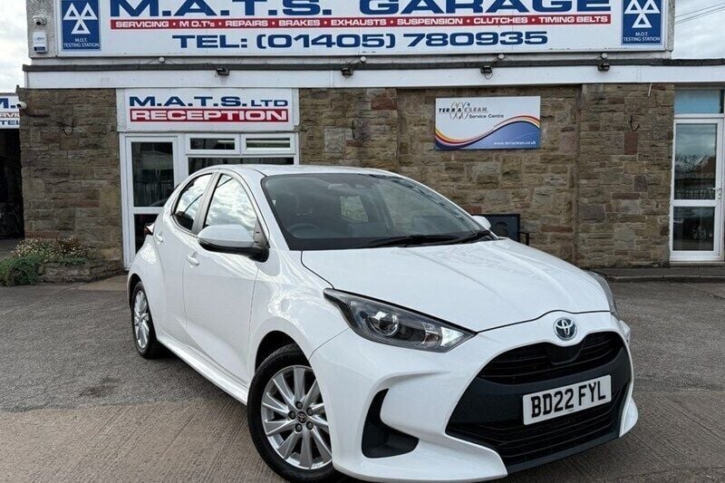 White Used 2022 Toyota Yaris Hybrid Hatchback | £14,995 (Good price) - Image 1/1
