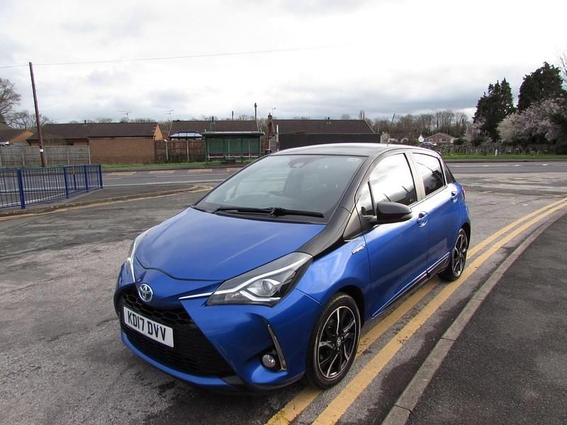 Used Toyota Yaris Hybrid 2017 Blue Hatchback
