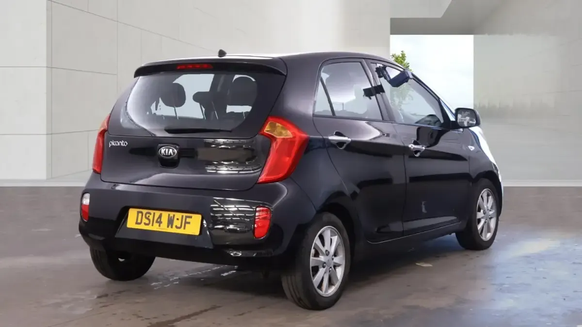 Second-hand Kia Picanto 68 CP (50 kW) 2014 Negru Hatchback