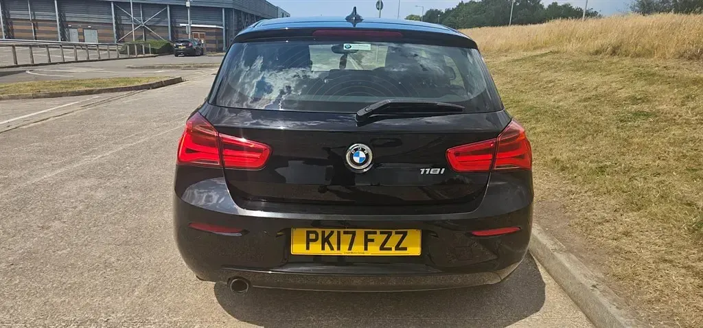Used BMW 118 Comfort Edition 2017 Metallic black Hatchback