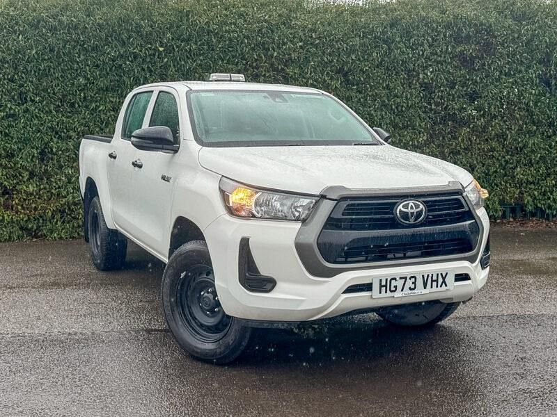 Used Toyota HiLux Active 150 HP (110 kW) 2024 White Pickup