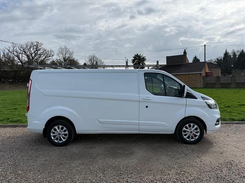 Used Ford Transit Custom Limited 130 HP (95 kW) 2021 White Van