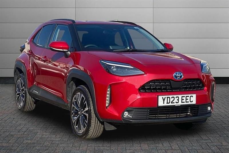 Usado Toyota Yaris Cross 116 HP (85 kW) 2023 Scarlet flare SUV