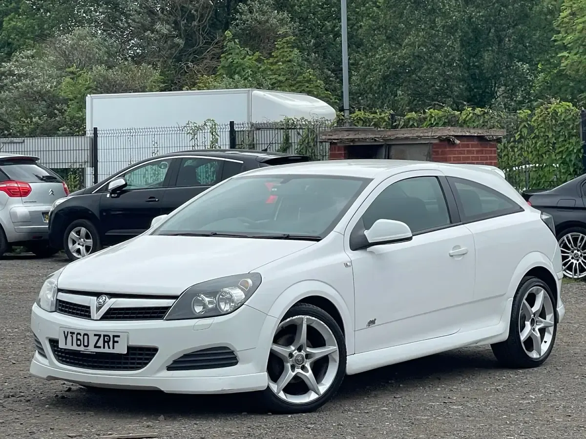 Used Vauxhall Astra Sport 2010 White Hatchback