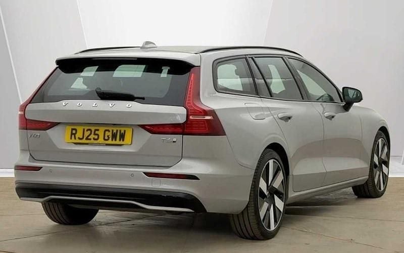 Usado Volvo V60 Plus 349 HP (256 kW) 2025 Carrinha