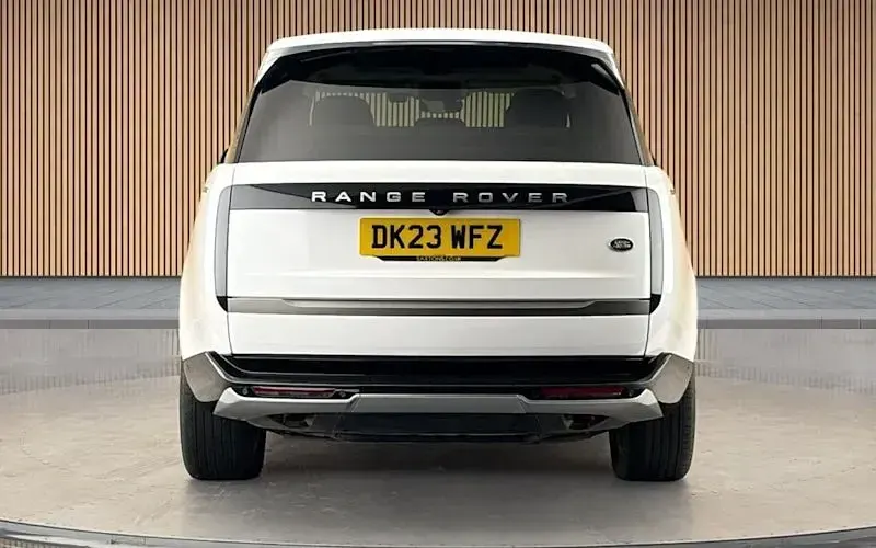 Used Land Rover Range Rover SE 441 HP (324 kW) 2023 Ostuni pearl white SUV