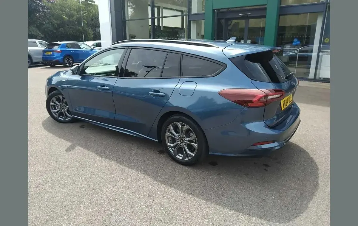 Used Ford Focus ST-Line 123 HP (90 kW) 2024 Blue Estate