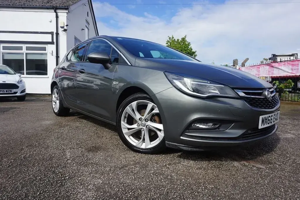 Used Vauxhall Astra SRi 150 HP (110 kW) 2017 Grey Hatchback