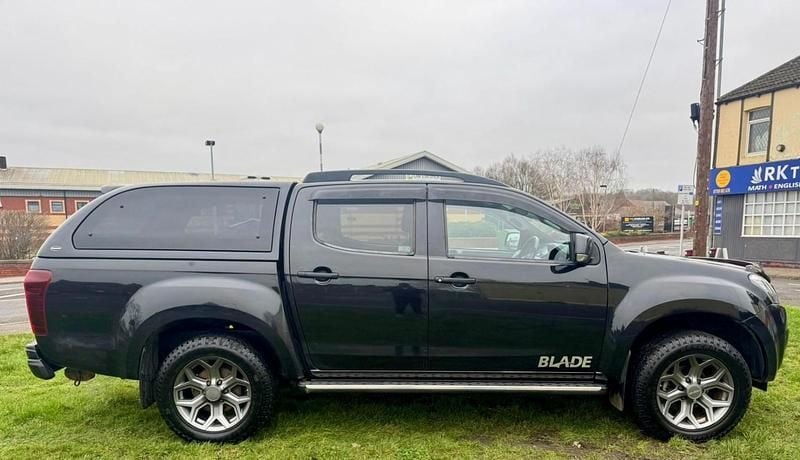 Used Isuzu D-Max 2016 Black Pickup