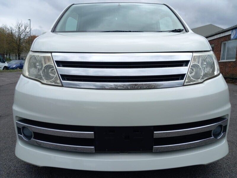White Used 2009 Nissan Serena MPV | £8,995 (Fair price) - Image 1/4