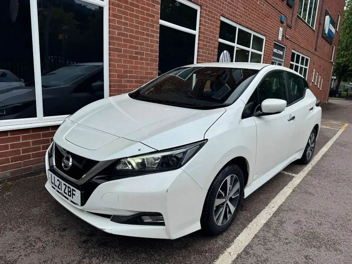 Used Nissan Leaf Acenta 110 kW (150 HP) 2021 White Hatchback